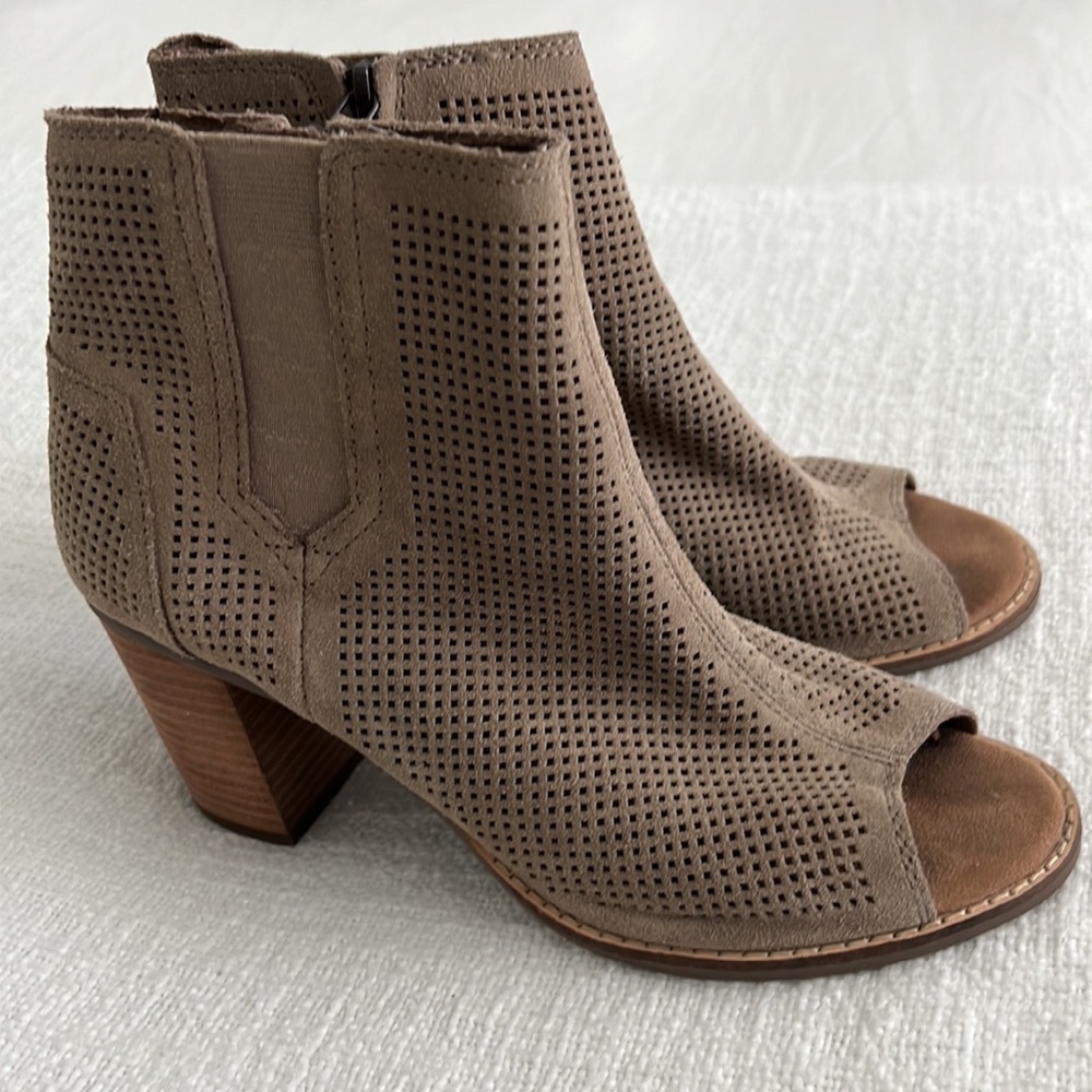 TOMS tan suede heels size 8.5